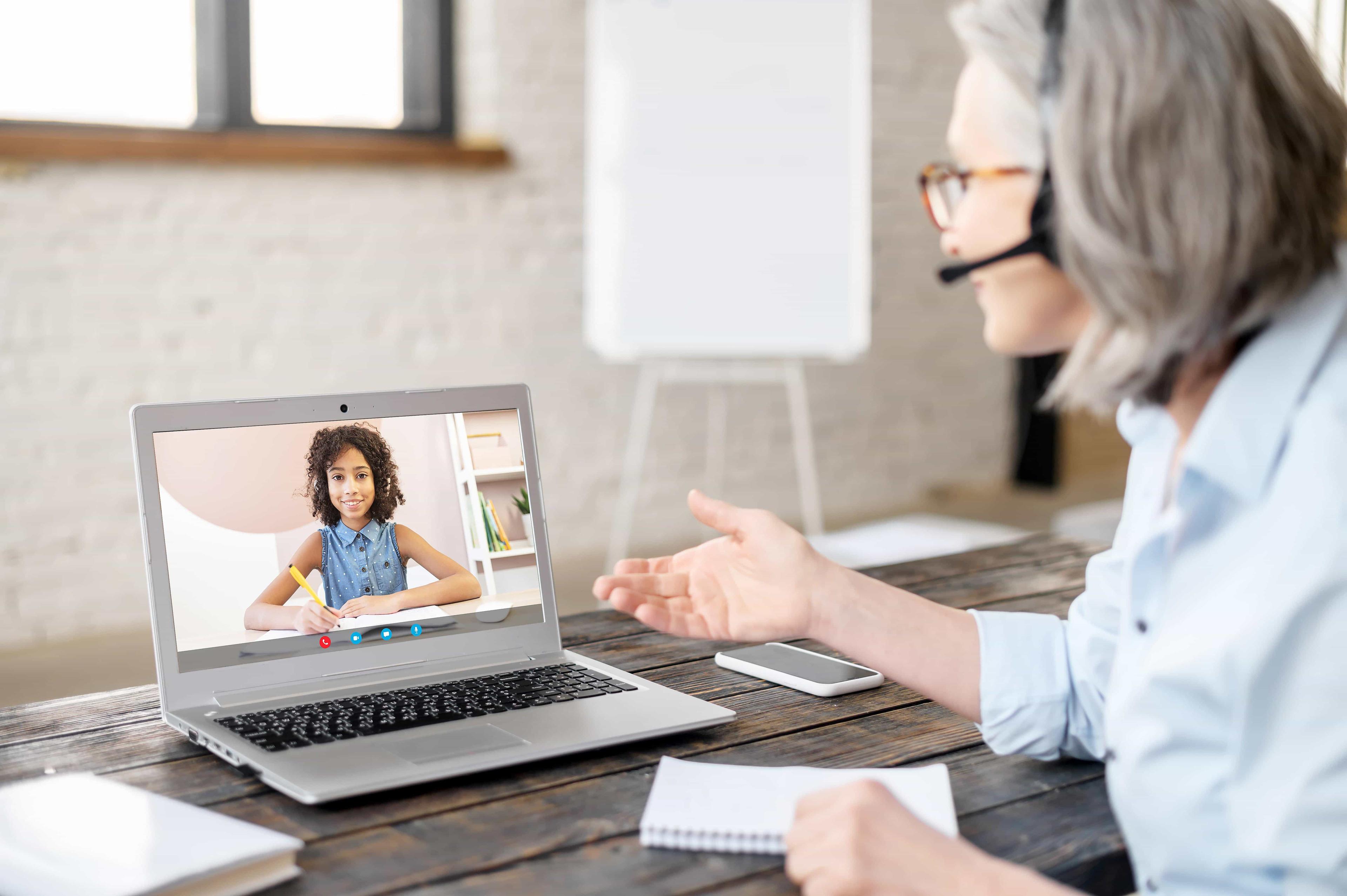 The best UK education consultant providing one-to-one schools consultancy to a family online.
